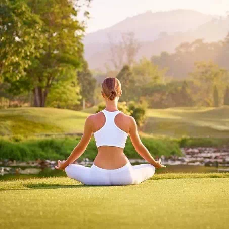 Польза медитации и йоги для горожан: 5 простых упражнений для релаксации на природе